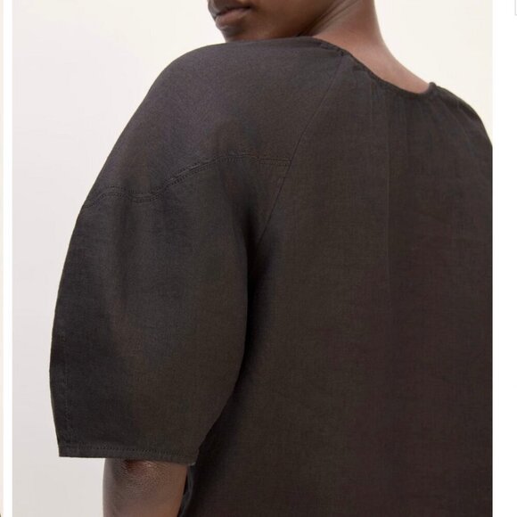 Everlane | The Scoop Top in Linen - Picture 3 of 10